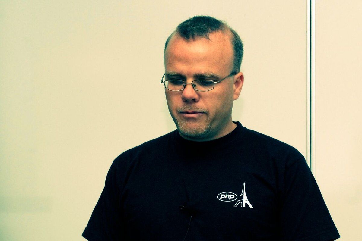 Rasmus Lerdorf, the creator of PHP, wearing a black PHP T-shirt at the 2007 OSCMS Summit.